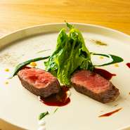 メニューはおまかせのコース料理のみ。コース内容は日替わりかつ、日によって料理の盛り付けも異なるため、訪れる度に新鮮さを味わえることも魅力的。瀬戸内の旬の食材たちを中心とした、コースを提案してくれます。