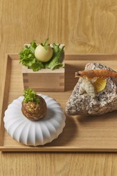 瀬戸内の旬の食材を主役に、フレンチの技法を用いたコース料理