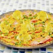 たっぷりのカラスミ、オリーブオイルでマリネした刻みネギを、スライスした上タンで包んで焼いた一品。牛タン×からすみ×ネギ、斬新な焼肉を堪能できます。オリジナルのエシャレモンソースをかけて召し上がれ。
