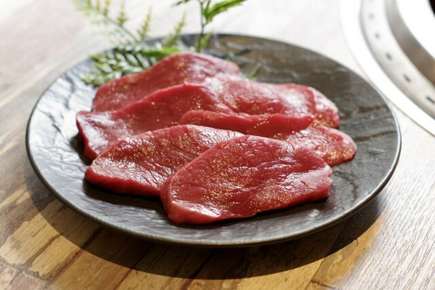 「ELEZO社」提供の3歳蝦夷鹿を使用『蝦夷鹿ウチモモ』