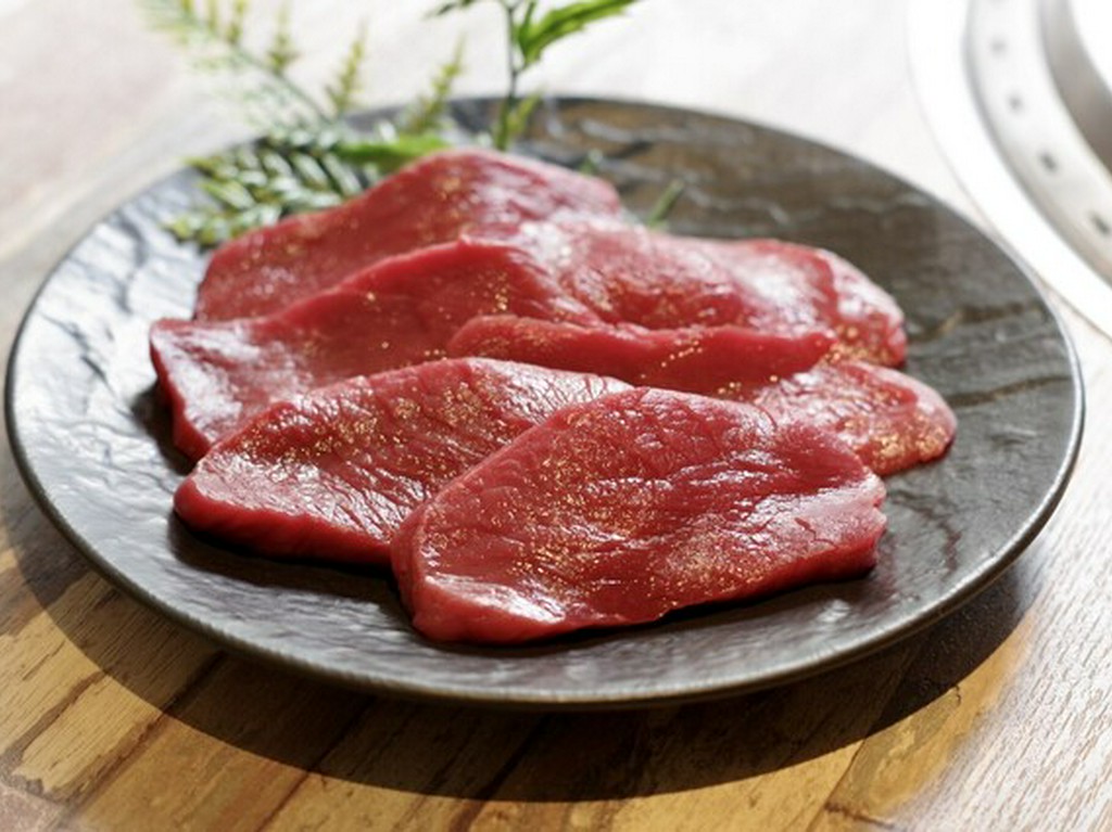 「ELEZO社」提供の3歳蝦夷鹿を使用『蝦夷鹿ウチモモ』