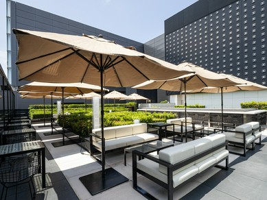 洗練された景色に包まれた、優雅な大人のひとときを