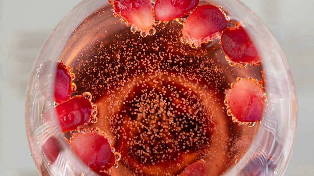 華やぎとくつろぎが交差する夜。杯を重ねる豊潤な時間