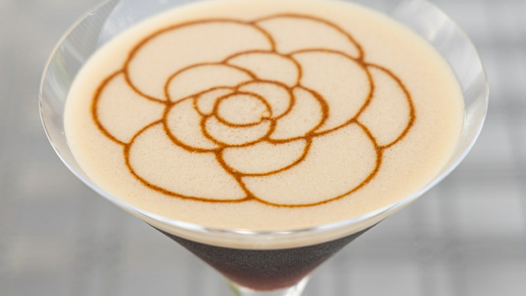 芳ばしい苦みと深いコクが広がる大人の一杯『エスプレッソマティーニ』