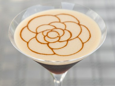 芳ばしい苦みと深いコクが広がる大人の一杯『エスプレッソマティーニ』
