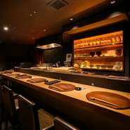 シックな店内、特別感のある"非日常"の空間でお寛ぎ下さい。