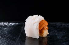 極上の握りとイノベーティブな逸品料理。珠玉の贅沢を堪能できる当店最上級コース！