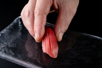 至高の握りと斬新なつまみ。20品以上を堪能できる圧巻のコース！
1杯目のウェルカムドリンクサービス付き。