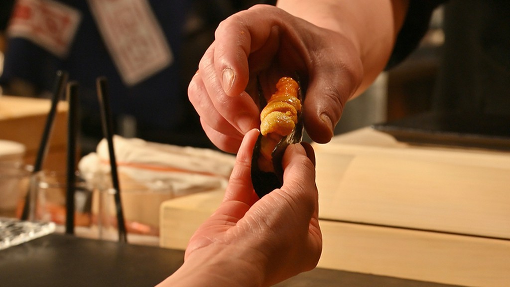 驚きと感動が広がる『海老のフリット　ウニ・トマトポン酢添え』