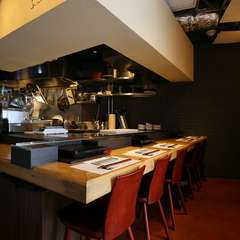 自分へのご褒美に。優雅なお一人様を楽しめるカウンター