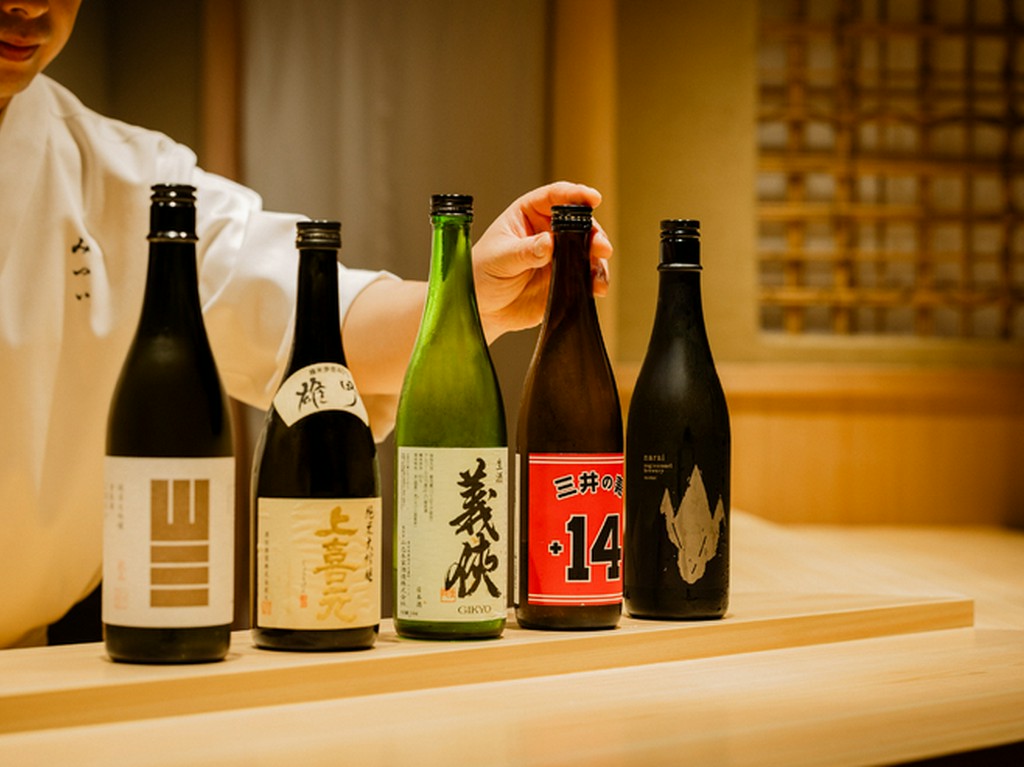 鮨と引き立て合う銘酒をペアリングスタイルでご用意