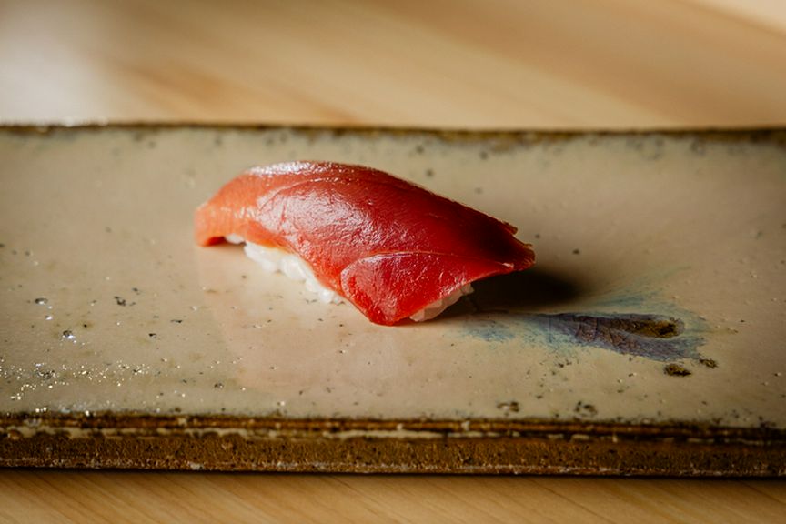 赤身と中トロの間のような「血合いギシ」を使った『鮪の握り』