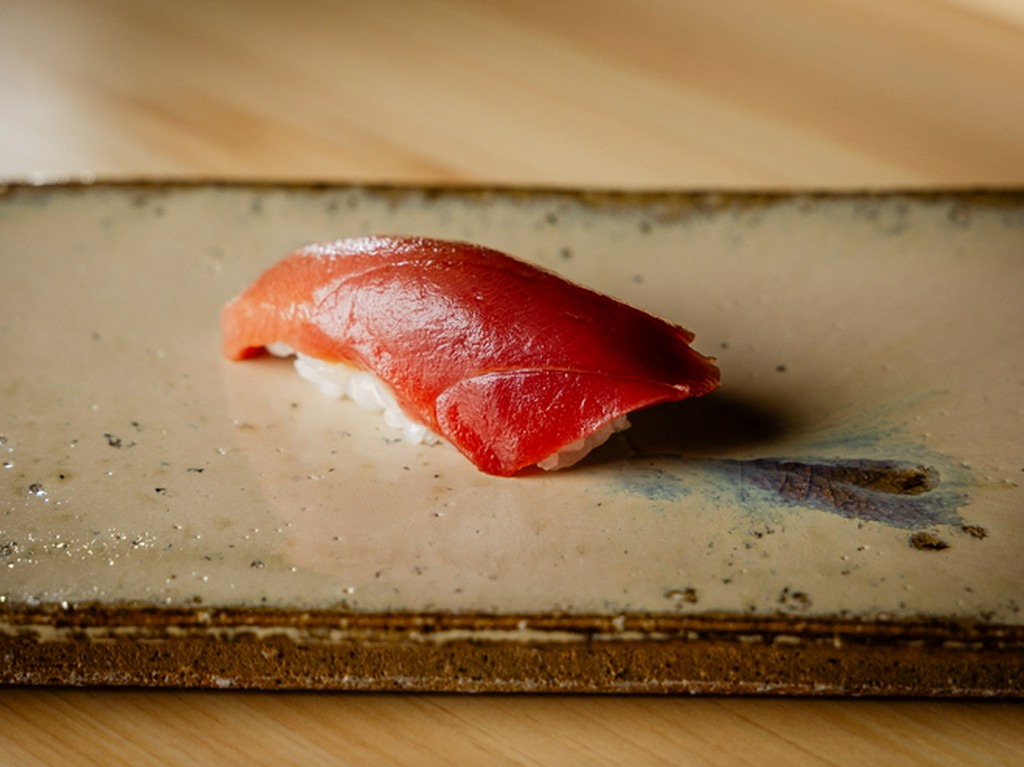 赤身と中トロの間のような「血合いギシ」を使った『鮪の握り』