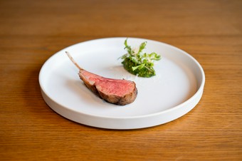 ラム肉好きも絶賛！パスチャーフェッドラムの『プレミアムラムチョップ』(2本)