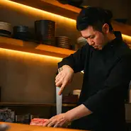 「ライブ感も愉しんでいただきながら、料理をよりおいしく味わっていただけるよう、それぞれの肉の特徴や調理のスタイルなどもお伝えしています。おいしく愉しい時間を過ごしていただけたら何よりです」と、木下氏。