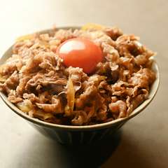 深夜食堂時代から愛され続けている名物料理『大人の牛丼』