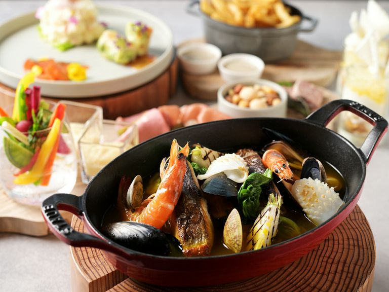 ラグジュアリーな非日常空間で、料理とワインのマリアージュを