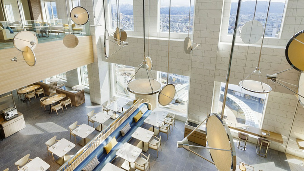 景色を楽しみつつ、優雅な一時を。ホテル内オールデイダイニング