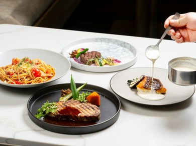 【平日限定ランチ】選べるメイン！デリサラダビュッフェ