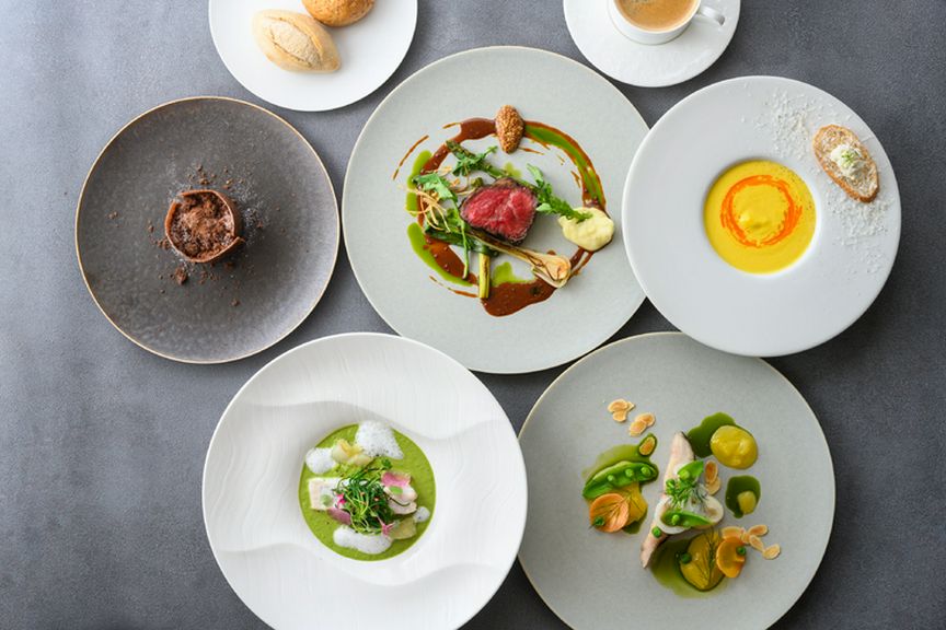 人生の大切な瞬間を、一生の思い出に
記念日や誕生日など、特別な日にふさわしい贅沢な雰囲気を演出します