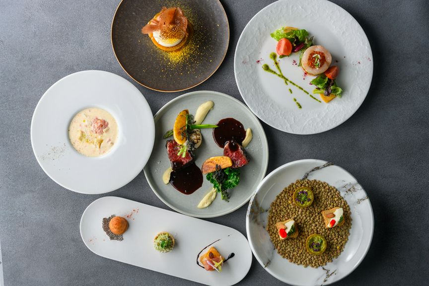 人生の大切な瞬間を、一生の思い出に
記念日や誕生日など、特別な日にふさわしい贅沢な雰囲気を演出します