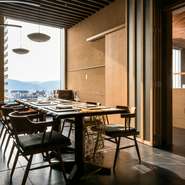 接待、ご結納、お顔合わせとさまざまなシーンに応じてご利用いただけます。個室をご希望の場合は直接お電話にてお問合せください