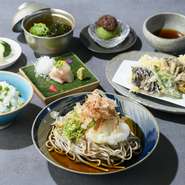 お献立
・お造り　季節の鮮魚
・天婦羅　海老、季節の野菜 
・蕎麦　越前おろしそば
・食事　季節の炊込みご飯、味噌汁
・漬物　季節の漬物
・水菓子　季節のジェラート

※メニューは変更になる場合がございます。