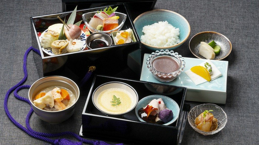 ふたを開けた瞬間、広がる彩りと香り。
料理長のこだわりが詰まった“食の玉手箱”をぜひご堪能ください。