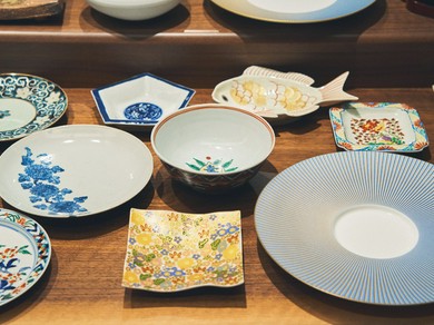 中国料理の枠を超えた多彩な器の数々が、新たな中国料理を演出