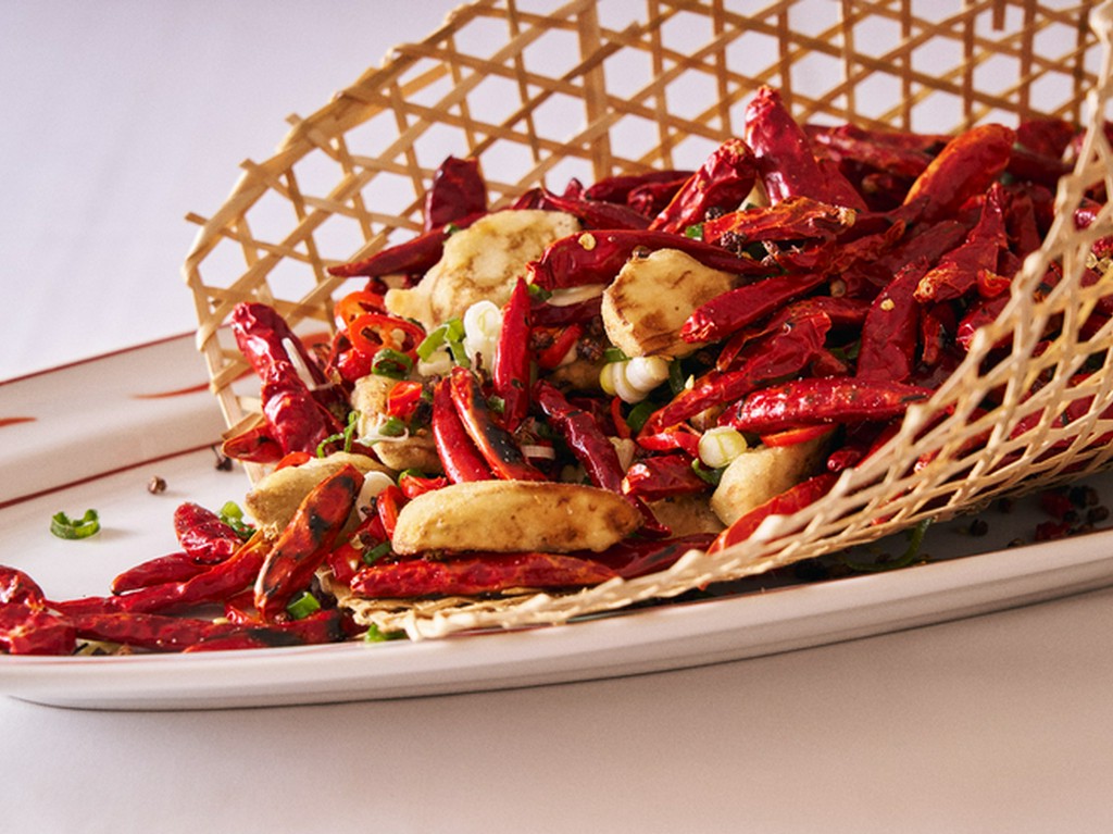 茄子とスパイスのコントラスト、辛さではなく香りを楽しんでいただきたい『茄子の唐揚げ 山椒 唐辛子風味』