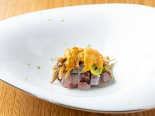 五感を満たすコース内の前菜『鯵　松茸　銀杏　雲丹』