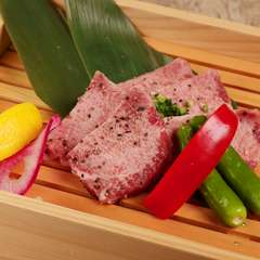 噛むほど広がる旨さ『完熟上白タン』