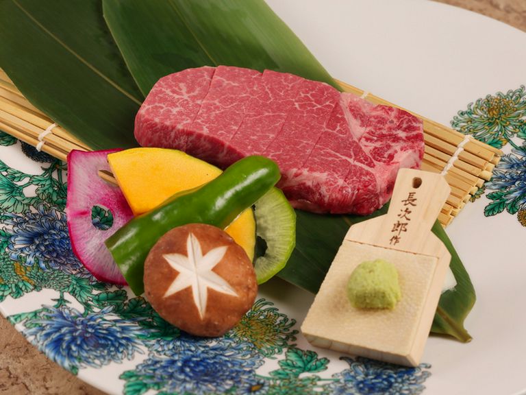 脂控えめの上質な赤身が堪能できる『和牛シャトーブリアン』