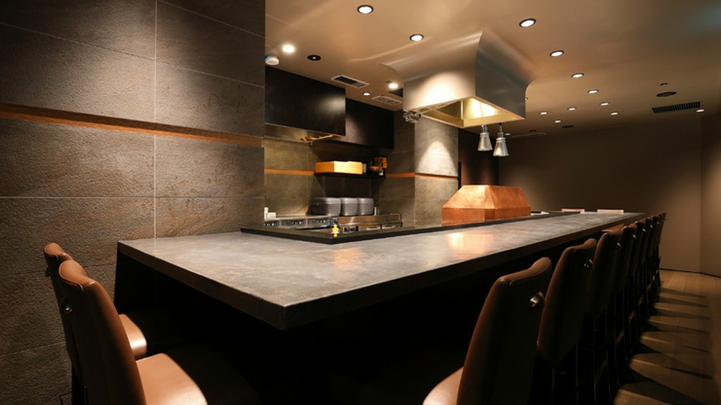 大切な人を誘って、美味＆エンターテイメントの食の冒険へ！