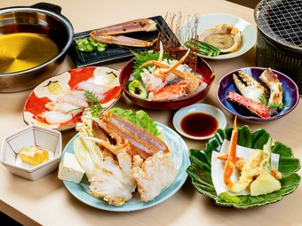 ずわいがに＆たらばがに、両方を満喫できる豪華さ『蟹かに合戦』コース