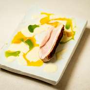 ・苦手やアレルギーの食材がある場合は人数分お知らせ下さい。
・5名様以上、または貸切をご希望の場合はお電話にてご相談ください。
・仕入れ状況などにより内容変更の場合がございますのでご了承ください。
・写真はイメージです。