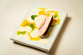 「文化や自然、食材との対話」をテーマに創造する、シェフのおまかせスペシャルコースです。
