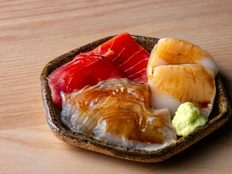 毎朝仕入れで鮮度抜群。旬の鮮魚を、豊洲からそのまま食卓へ