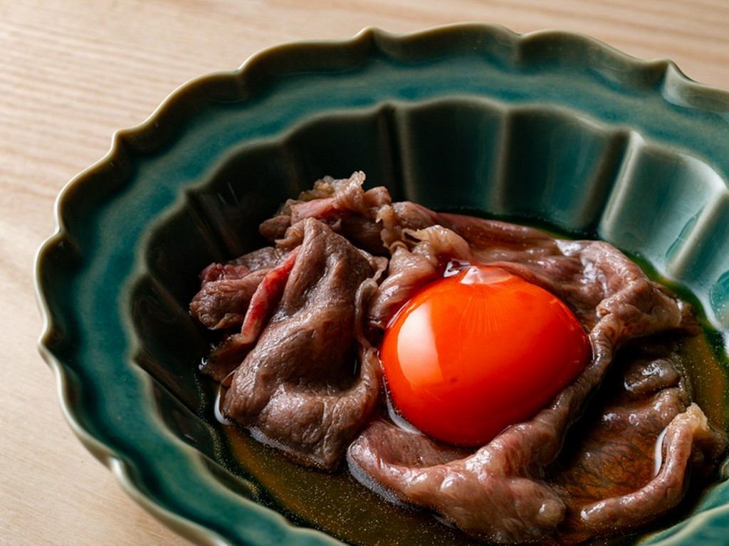 口の中で溶ける至福。【日山】のA5ランク和牛を贅沢に堪能『和牛焼きすき』