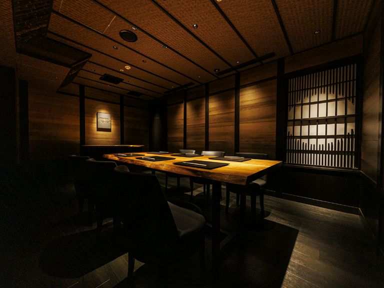大切な接待や記念日にふさわしい、特別感あふれるVIPルーム