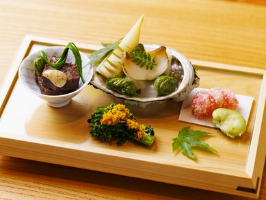 旬の恵みを美しく盛り込んだ、五感で味わう和食の真髄『八寸』