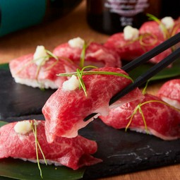 話題の肉寿司が食べ放題で◎