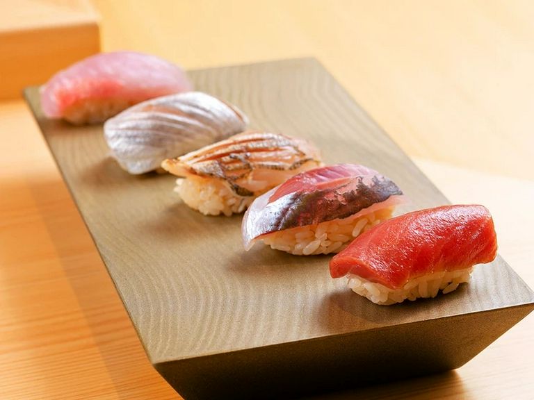 シャリの旨さが評判！鮨通も初心者も心酔する江戸前の技と粋