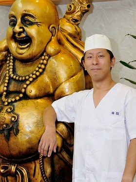 森岡　裕貴 氏