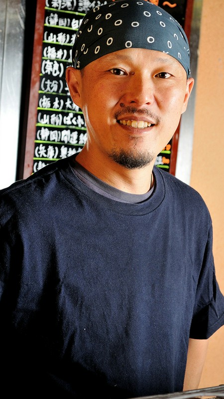 新井　藤一 氏