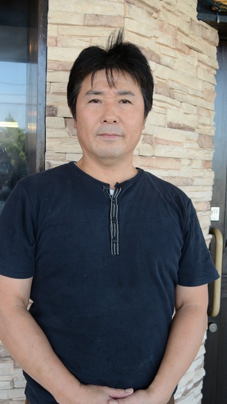 岩崎　文治 氏