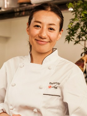 秋元　さくら 氏