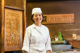 高畑　粧由里 氏