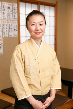 中島　郭子 氏