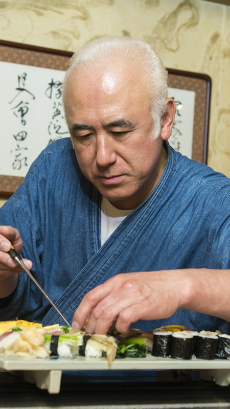 飯山　賢治 氏